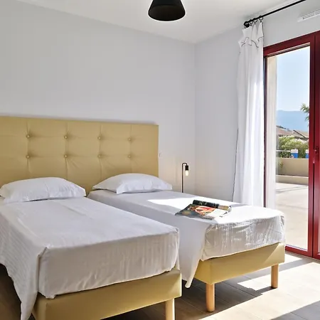 Les Volets Rouges - Duplex De Standing Avec Piscine فيلة اوليتا