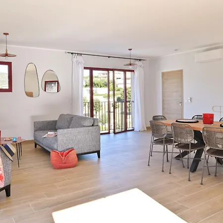 Les Volets Rouges - Duplex De Standing Avec Piscine فيلة