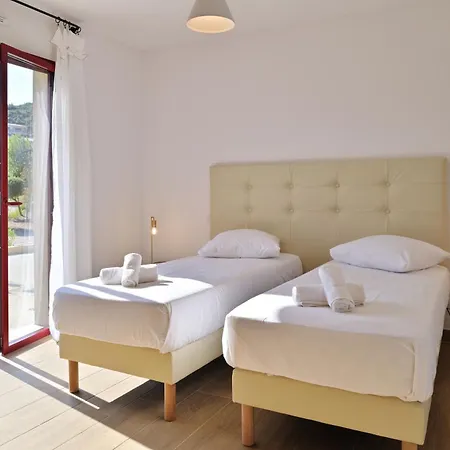 Les Volets Rouges - Duplex De Standing Avec Piscine *