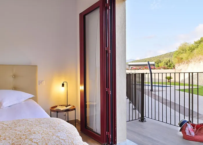 Les Volets Rouges - Duplex De Standing Avec Piscine Vila *