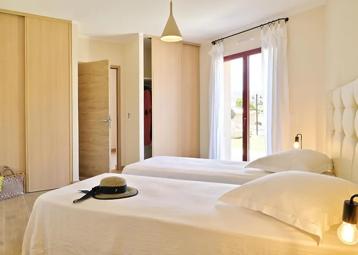 Les Volets Rouges - Duplex De Standing Avec Piscine Oletta (Corsica)