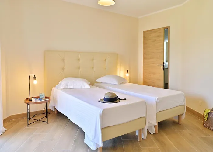 Les Volets Rouges - Duplex De Standing Avec Piscine Oletta (Corsica)