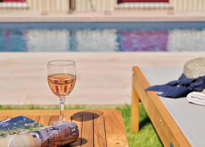 Vila Les Volets Rouges - Duplex De Standing Avec Piscine