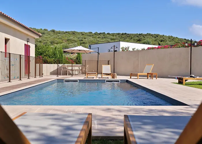 Les Volets Rouges - Duplex De Standing Avec Piscine *