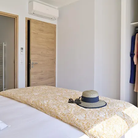 Villa Résidence Les Volets Rouges - Duplex De Standing Avec Piscine