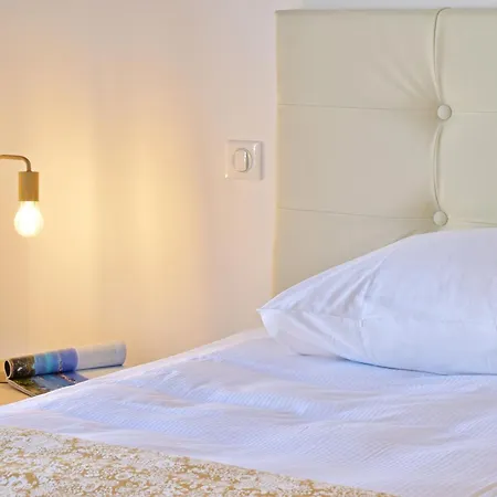 Les Volets Rouges - Duplex De Standing Avec Piscine