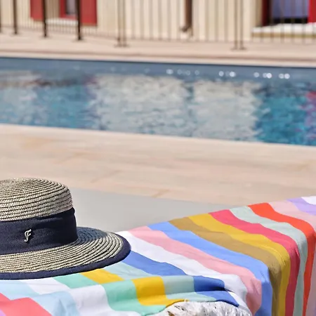 Βίλα Les Volets Rouges - Duplex De Standing Avec Piscine