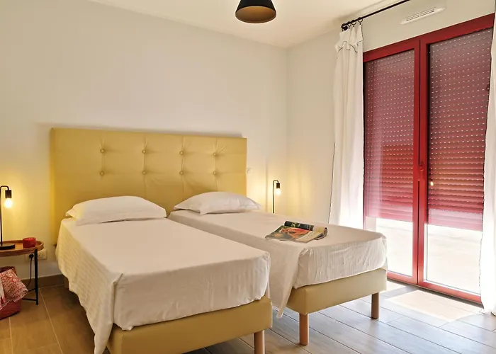 Les Volets Rouges - Duplex De Standing Avec Piscine *