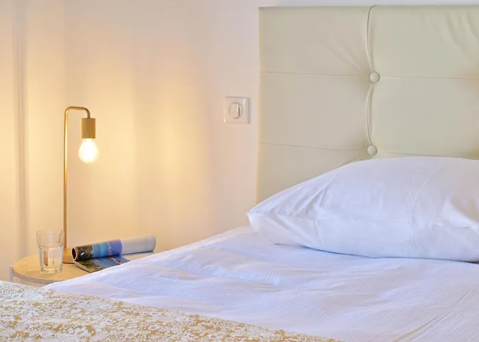 Les Volets Rouges - Duplex De Standing Avec Piscine